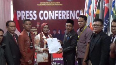 KPU Bengkulu Tengah Nyatakan Paslon EVI-RICO Memenuhi Syarat