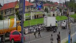 Terobos Razia, Pemotor Serang Polisi Pakai Sajam